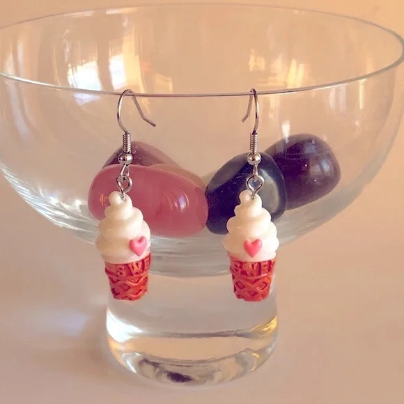 ♥️ Stocking Stuffer 🍦 Vanilla Ice Cream Cone Fashion Earrings - Picture 7 of 8